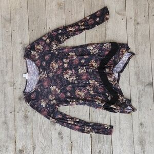 Black Floral Tru Self Lightweight Sweater Shark Bite Hem Size Large